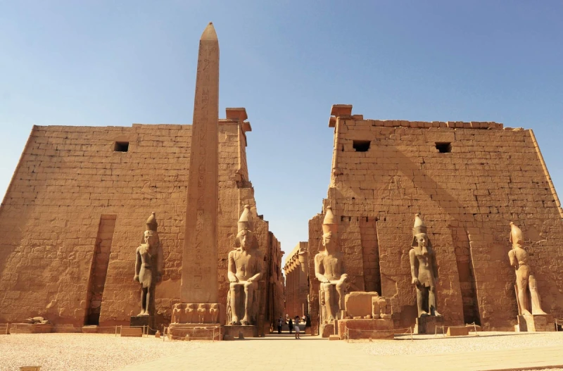 Templo de Luxor: A Majestosa Maravilha de Antiga Arquitetura Egípcia